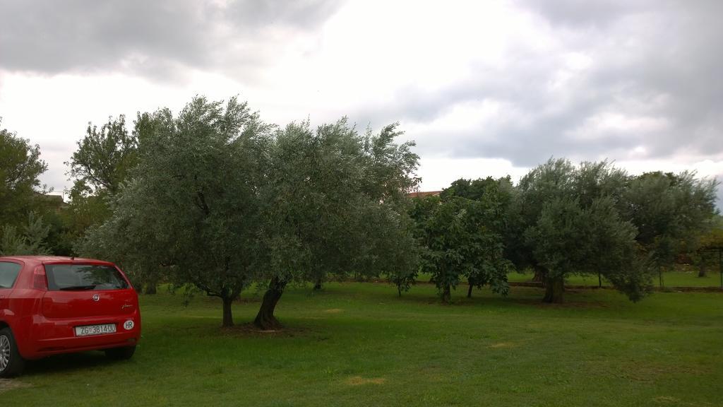 Apartment Free Parking Big Garden Peroj Esterno foto